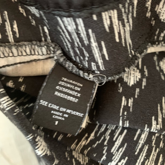 Torrid Cropped Ikat Print Pixie Pant - Picture 7 of 8